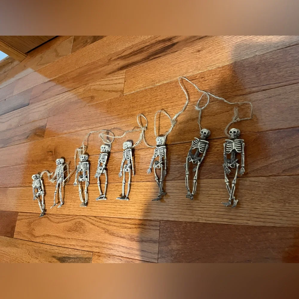 Skeleton Garland - Like New!